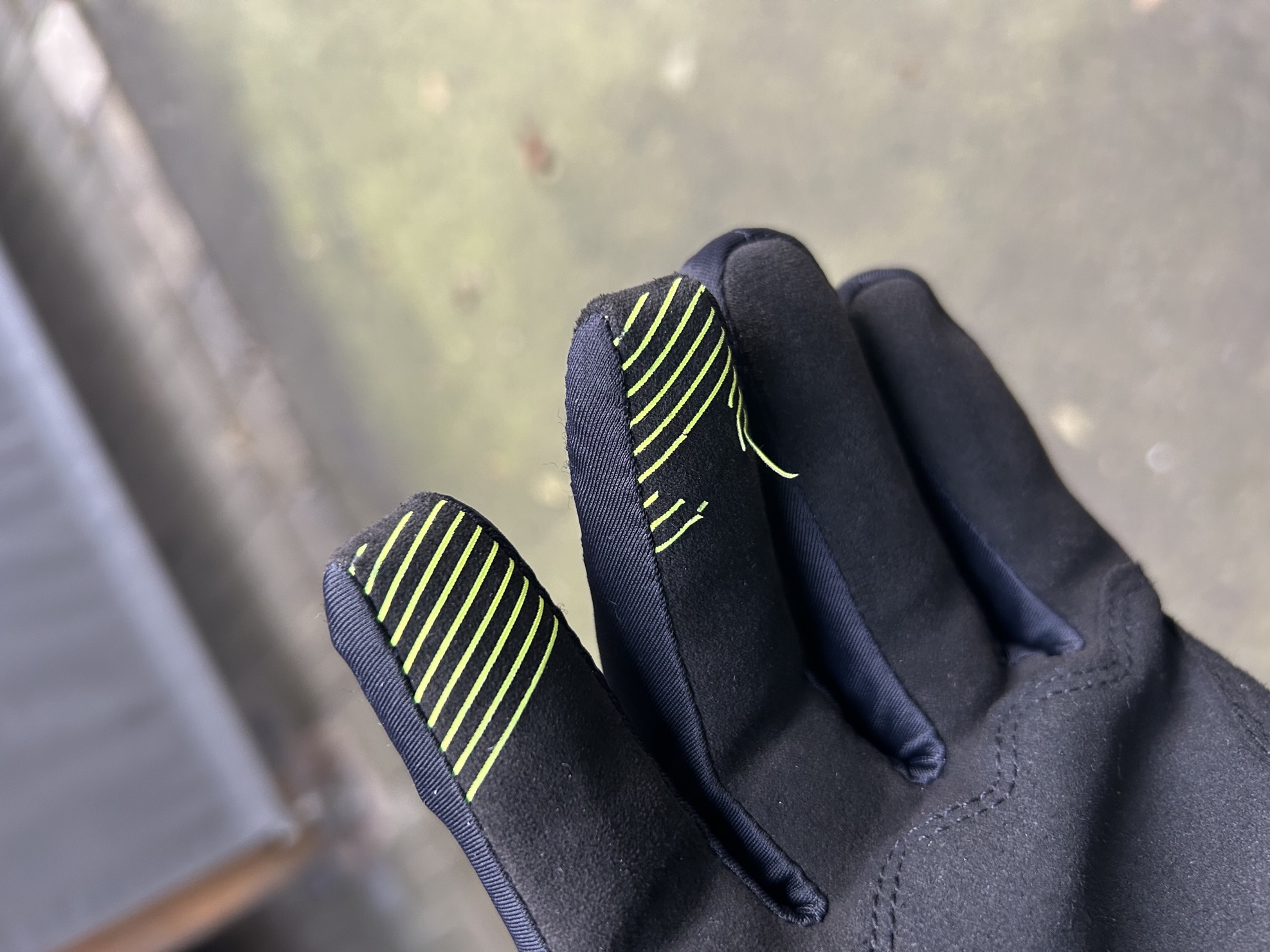 Der kompetente OUTSIDEstories-Test: Die Midweight Cycling Gloves 2.0 von Chrome Industries , wasserdichte Pendlerhandschuhe 
