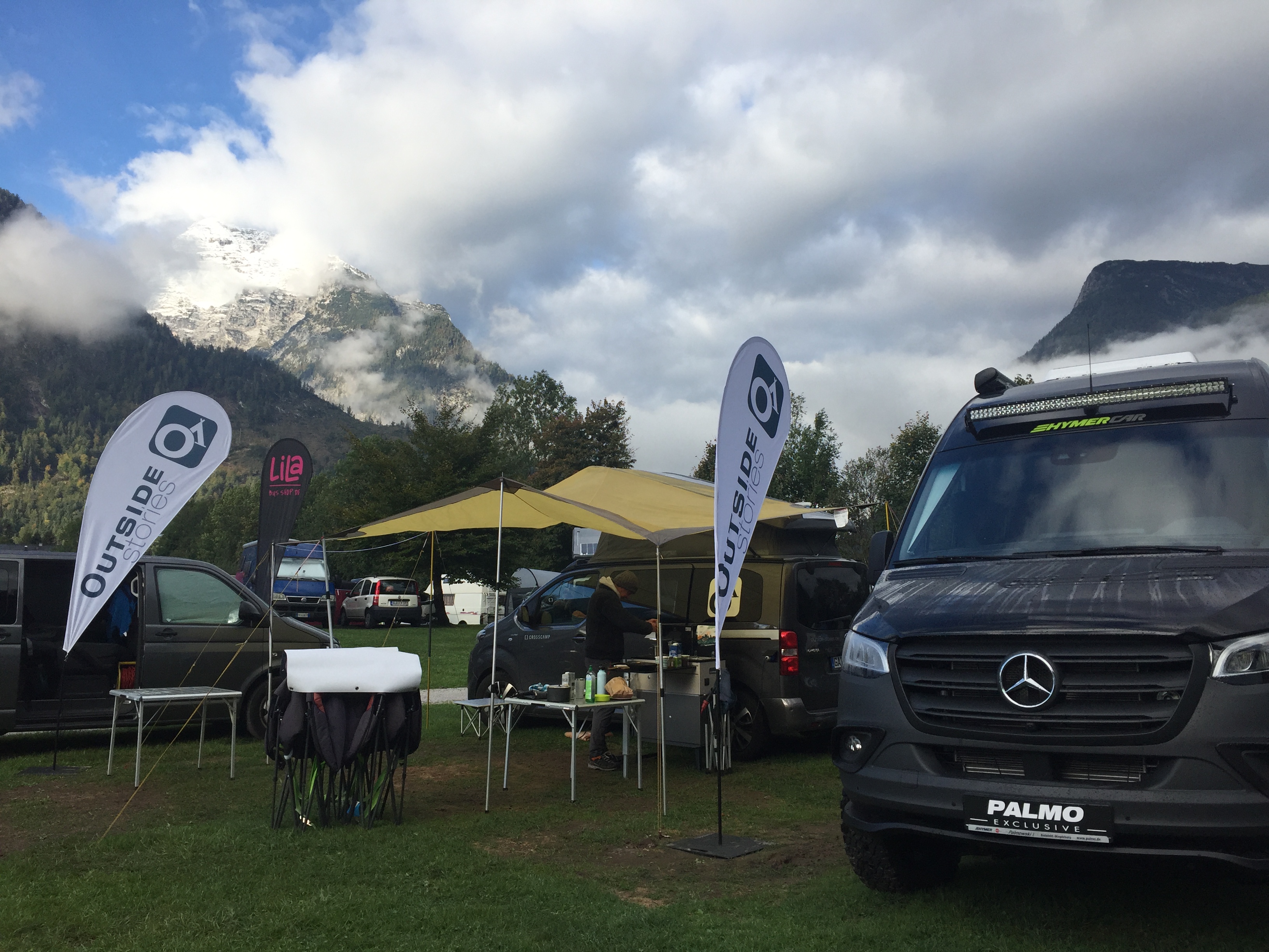 Unten Regen, oben Schnee. Da freuen sich die OUTSIDEstories-ProduktScouts über die Testbedingungen. Foto: Mick. M