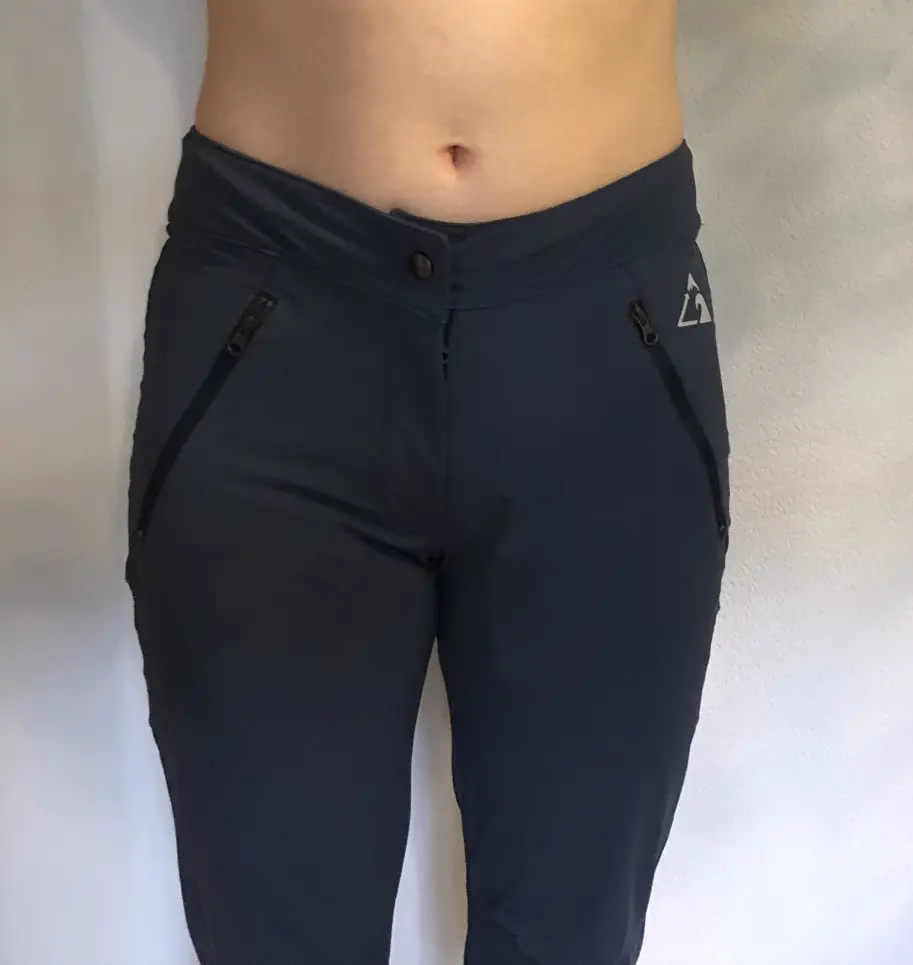 Der Sitz der Hose, etwas höher aber nicht zu hoch