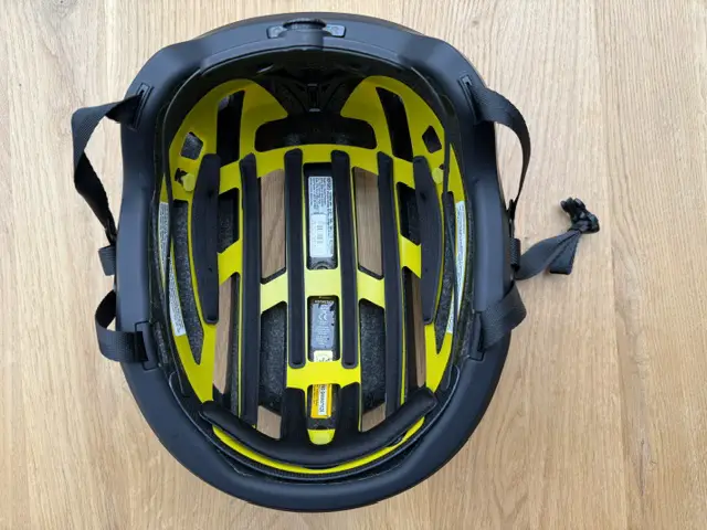 Der OUTSIDEstories-Test: SWEET PROTECTION Outrider Mips Helmet - Rennrad- und Gravelbike-Helm
