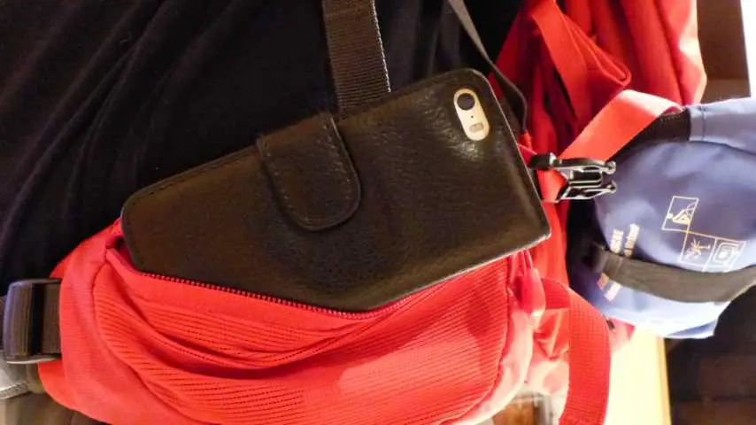 Die Tasche in der linken hüftflosse