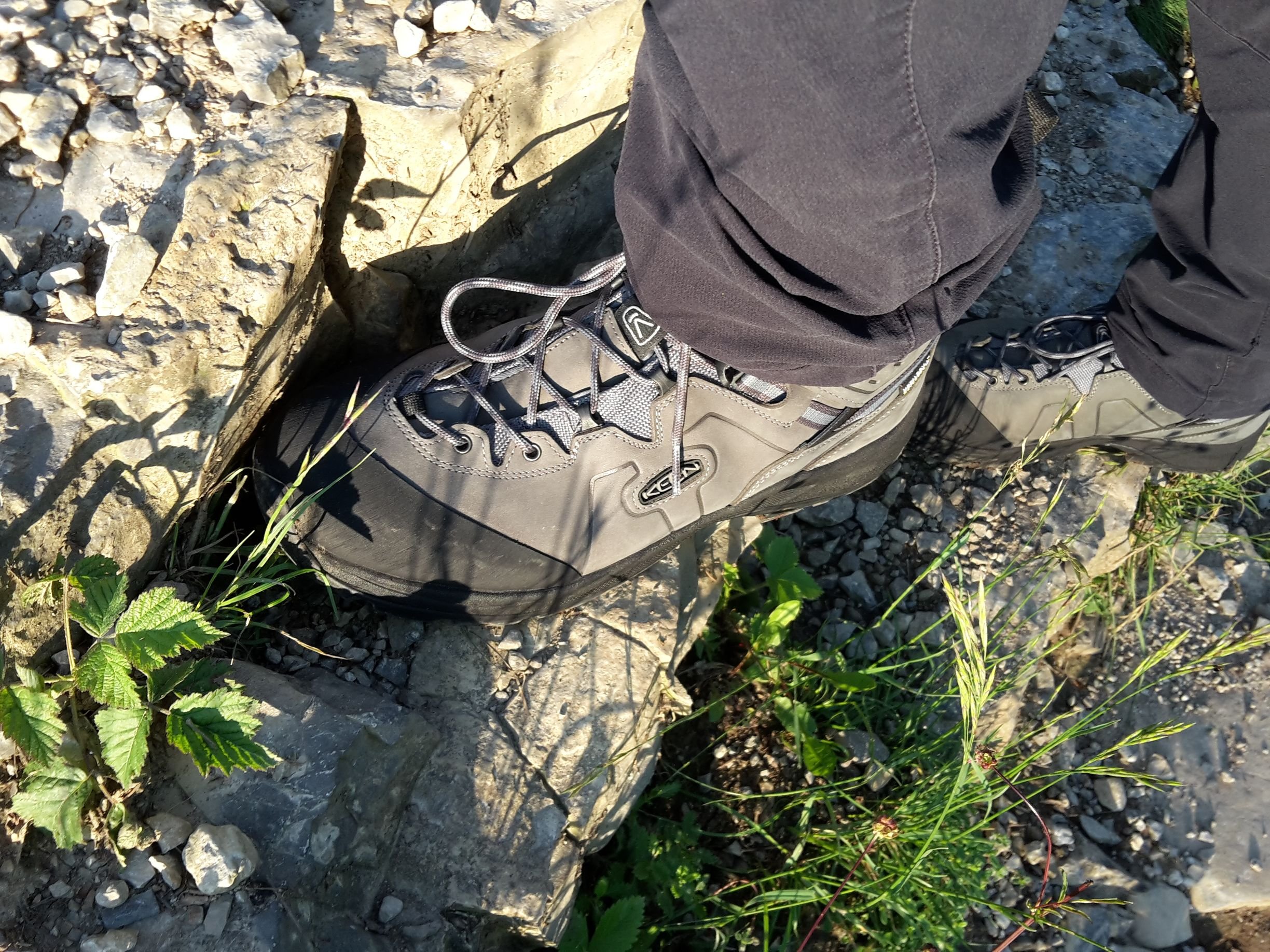 Stiefel auf Fels