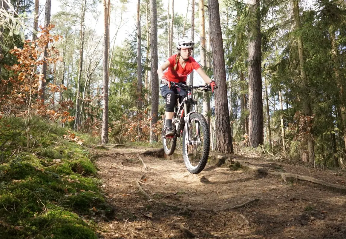beim Biken in der Luft