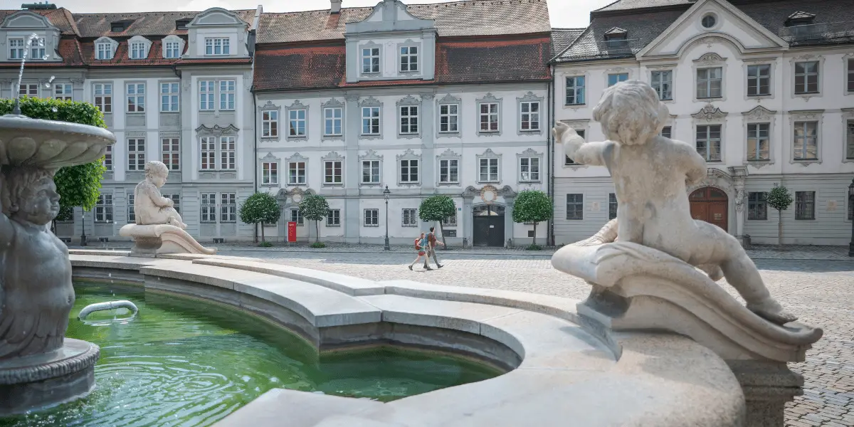 OUTSIDEstories Unterwegs-Tipp Altmühltal-Panoramaweg, Residenzplatz in Eichstätt