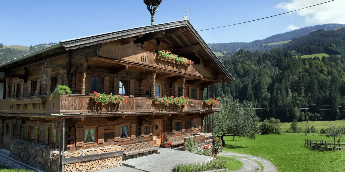 OUTSIDEstories Unterwegs Tipp: Wandern KAT Walk, Kitzbüheler Alpen Trail , Bauernhaus in der Kelchsau