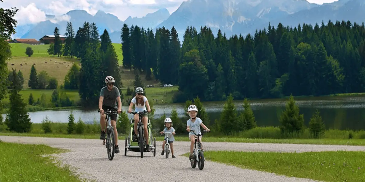  OUTSIDEstories Unterwegs-Tipp Nesselwang, Familie am Kögelweiher