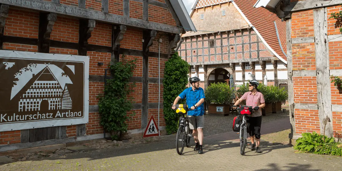 OUTSIDEstories Unterwegs-Tipp Artland-Radtour, alter Hof als Kulturschatz Artlands