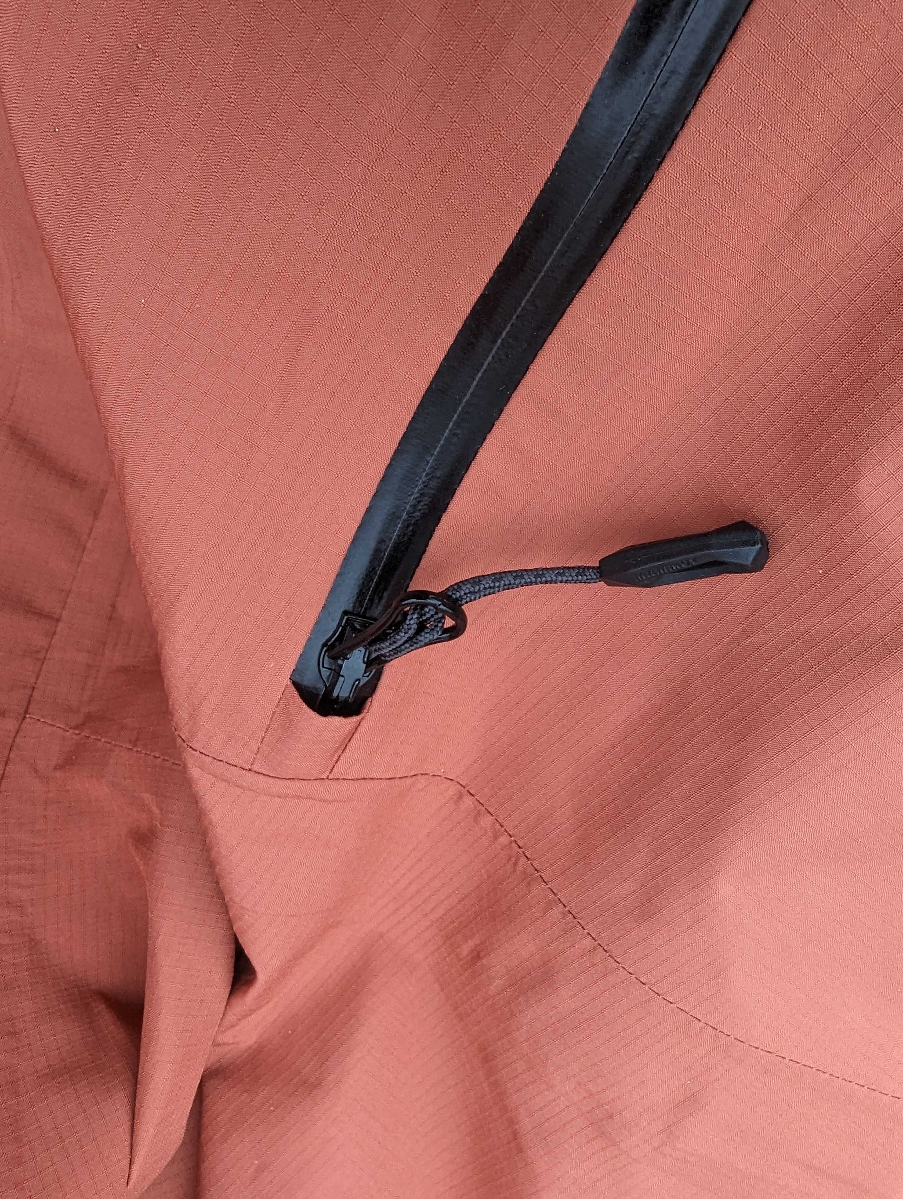 Reißverschluss von der Tasche