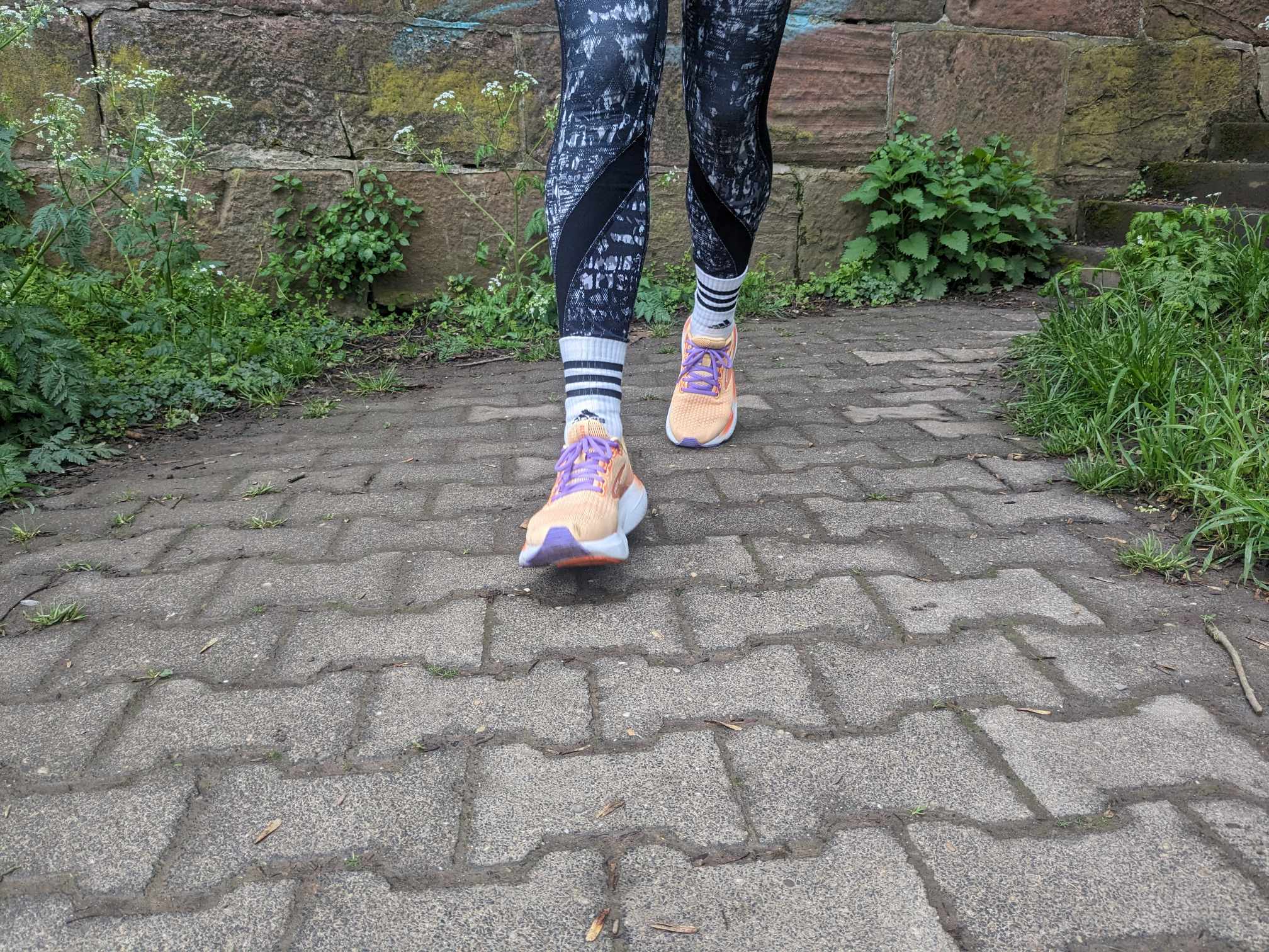 Man sieht den Schuh im Einsatz 