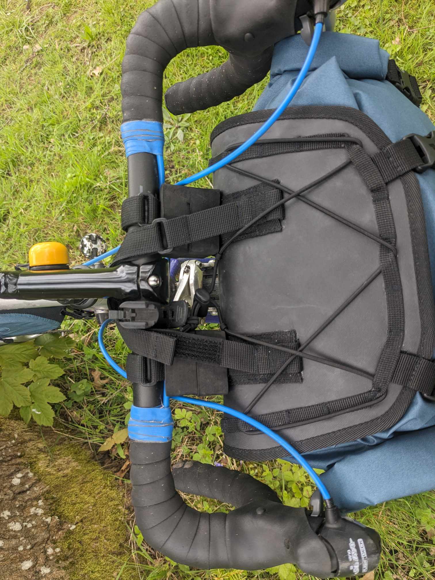 Man sieht die Tasche von oben 
