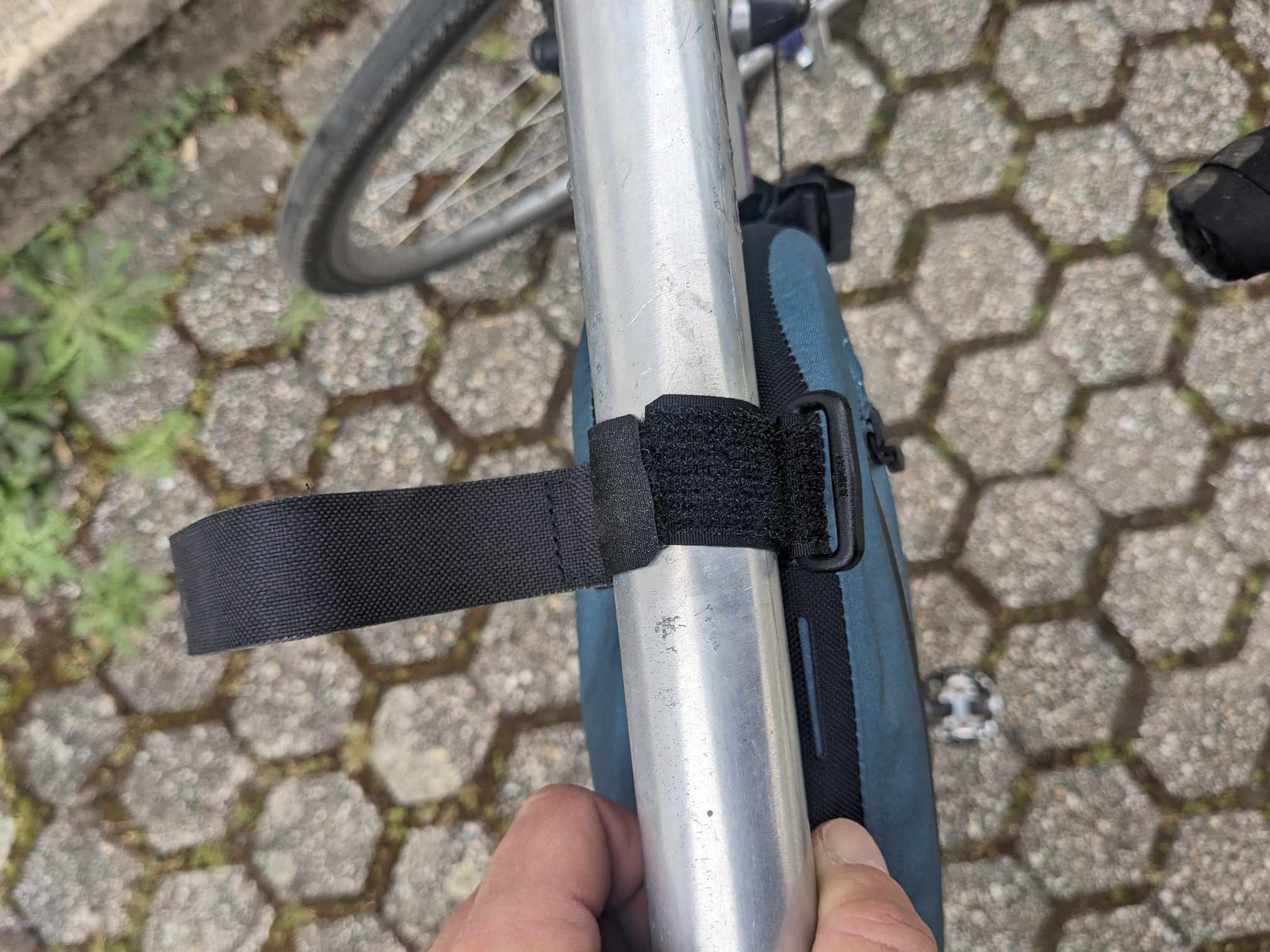 Man sieht die kurzen Bänder 