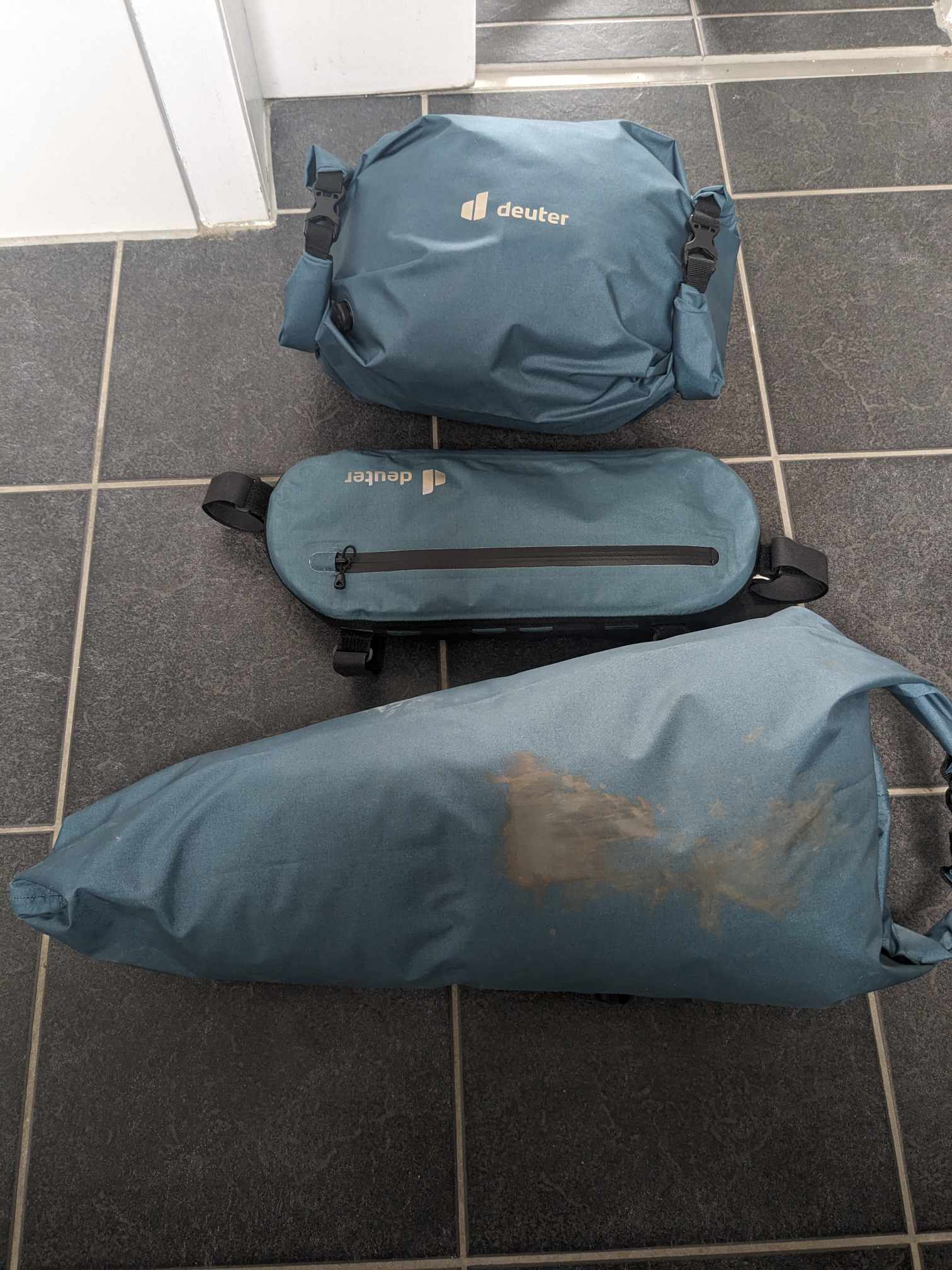 Es sind alle drei Taschen zu sehen