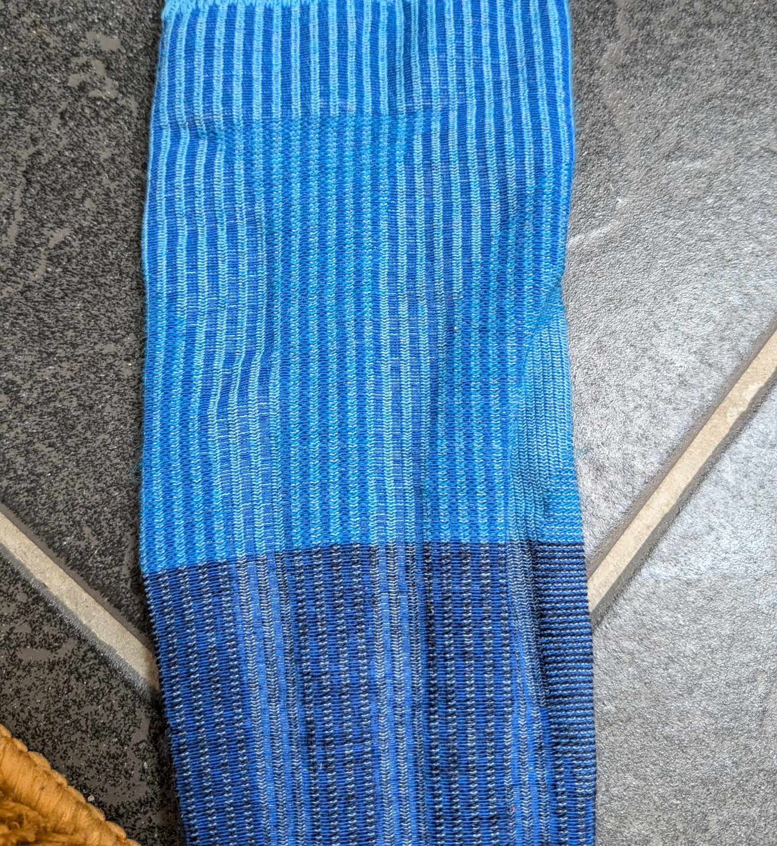 Man sieht den Stoff von innen. Kleinmaschig und daher weich 