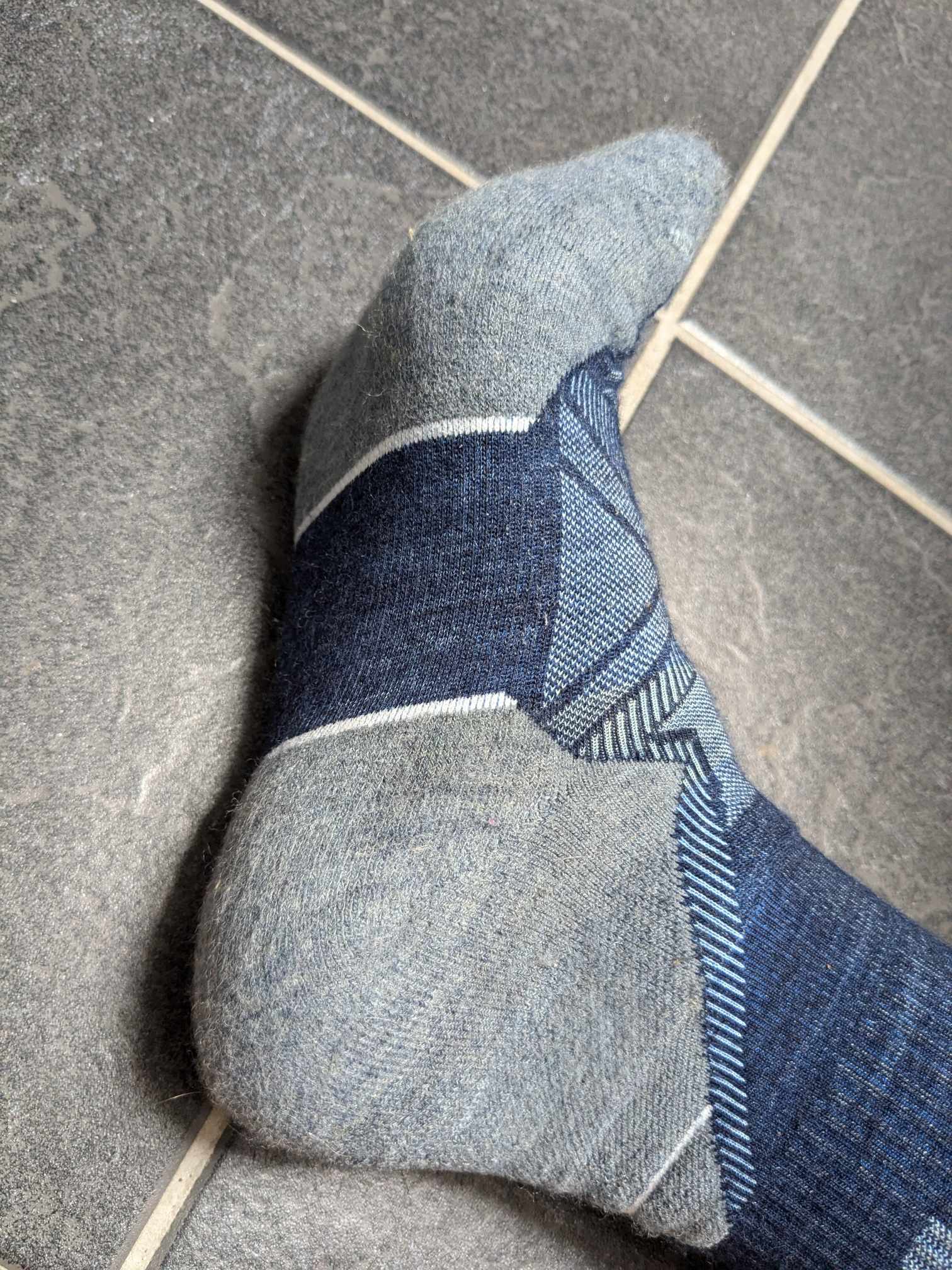 Man sieht die weiche Polsterung im Zehen und Fersenbereich 