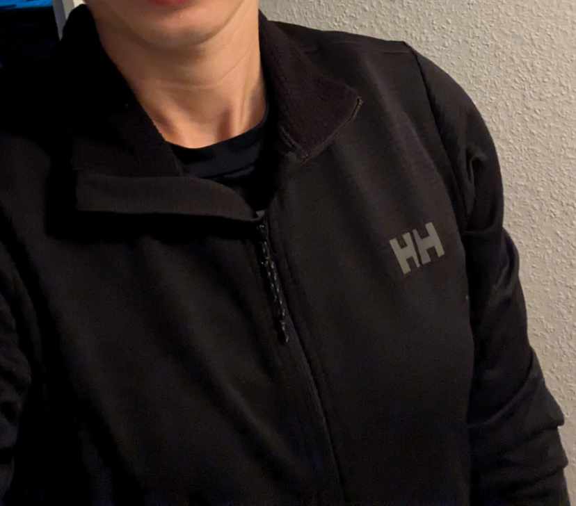 Man sieht wie der Kragen umgeschlagen ist 