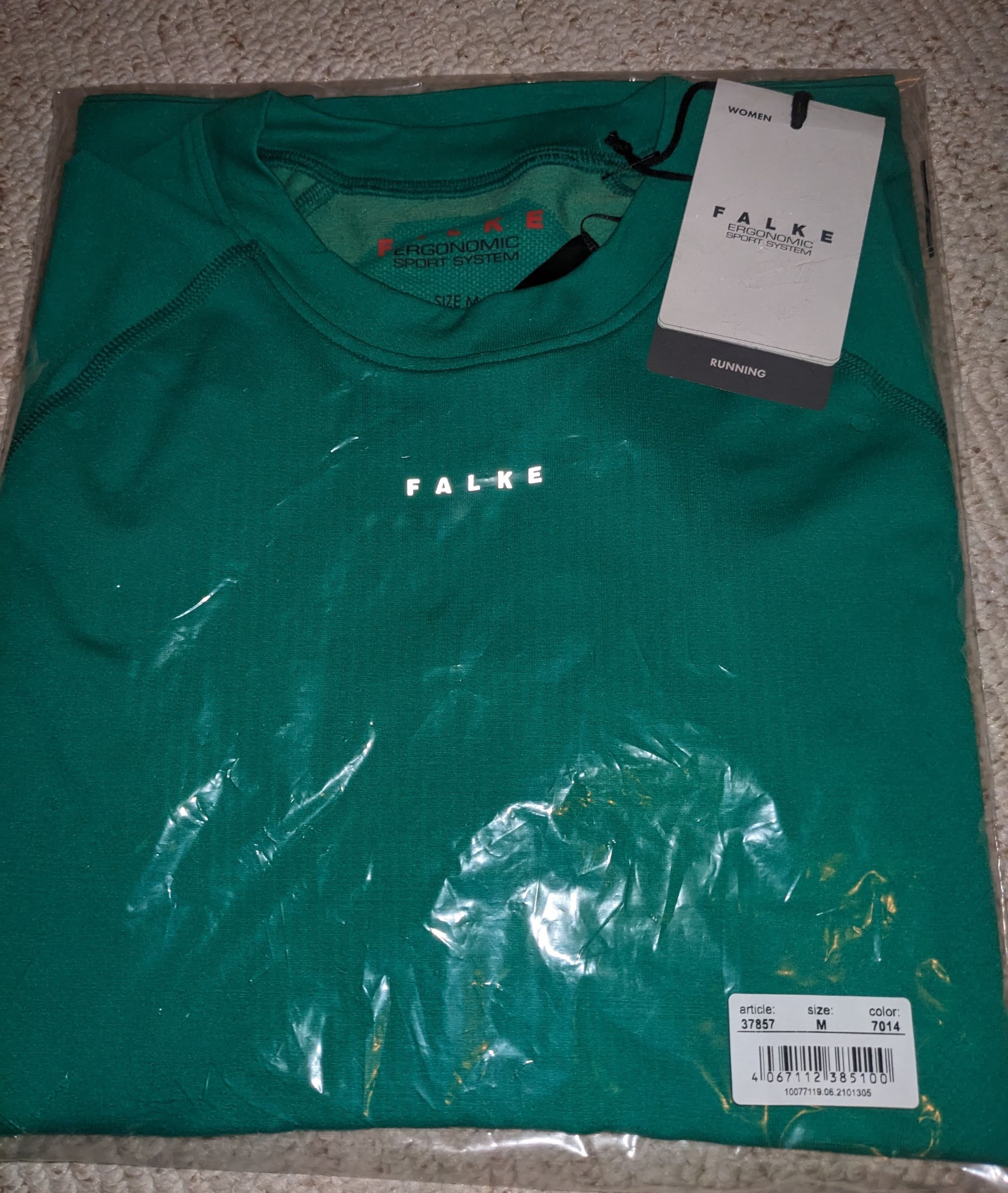 Shirt in Verpackung