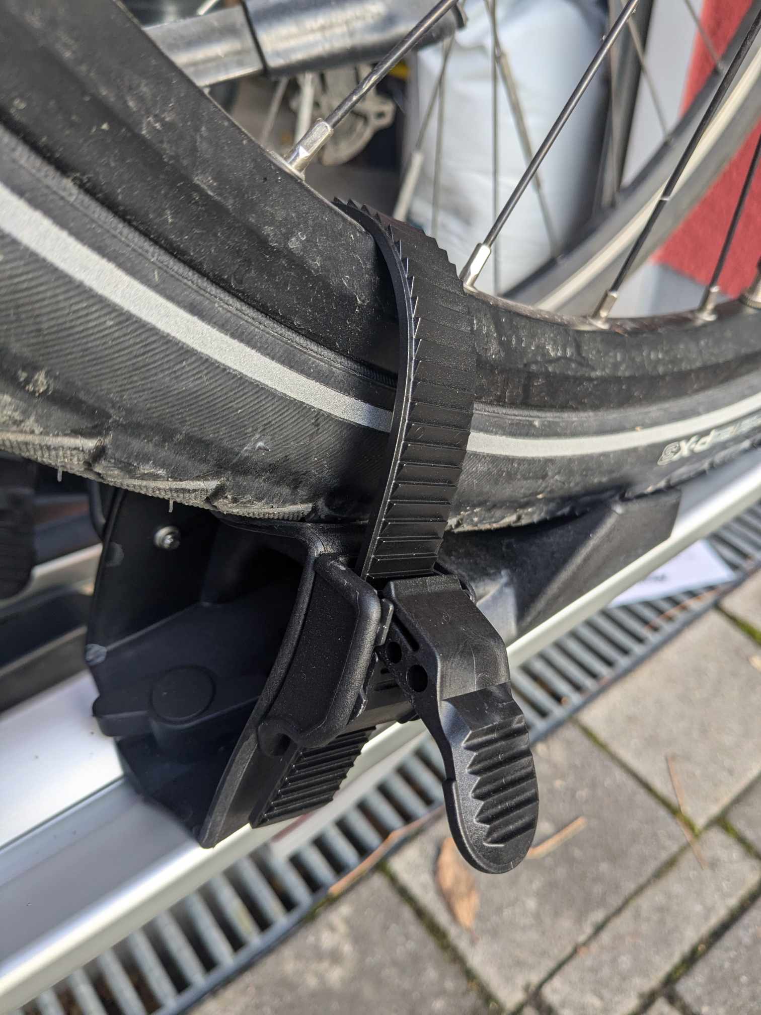 Man sieht die Radschalen mit den Nefestigungsratschen