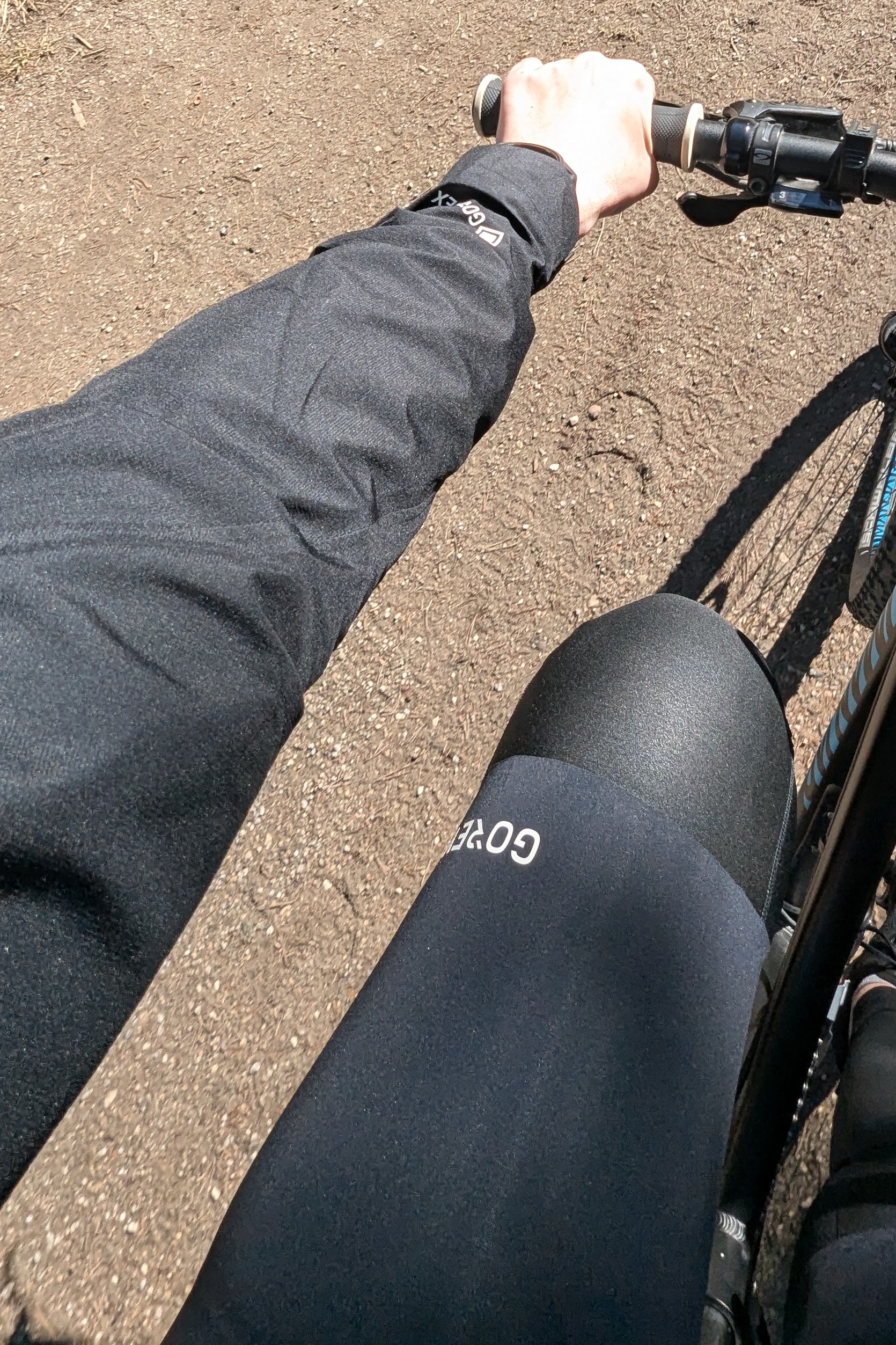 Leichter Blaustich der Hose