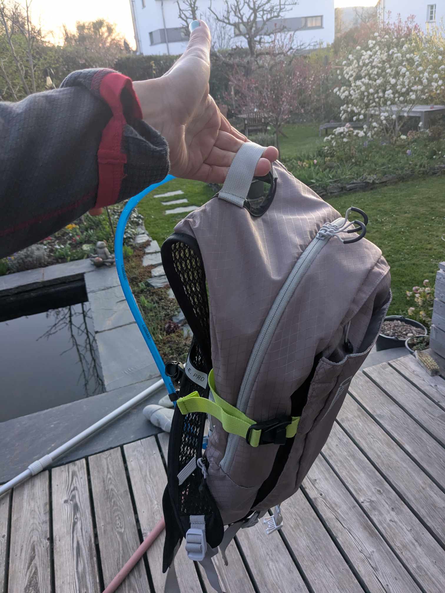 Man sieht den Rucksack