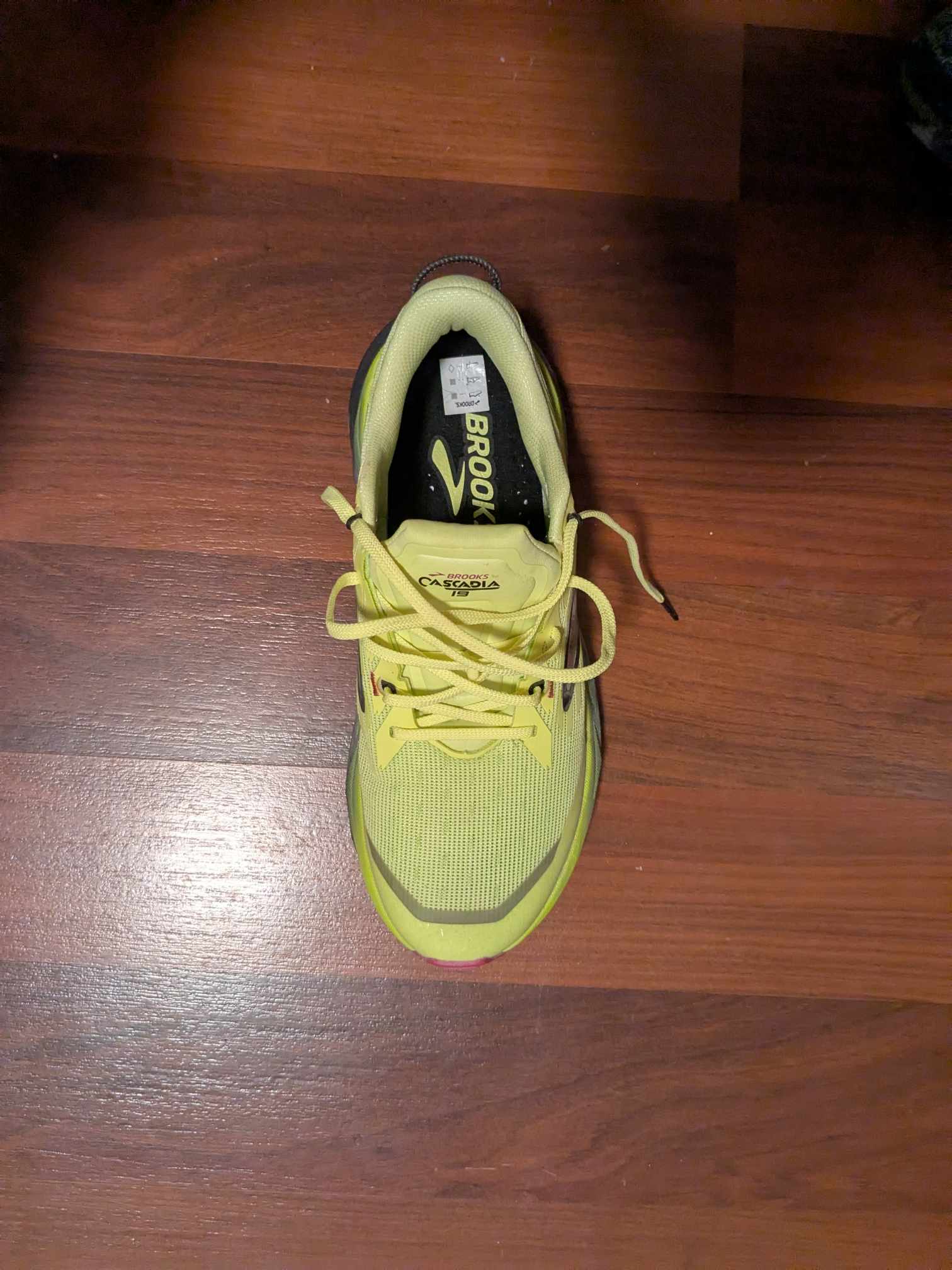 Man sieht den Schuh von oben