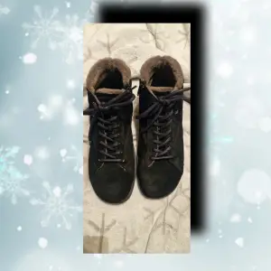 Wildlederboots mit echtem Lammfell für die kalte Jahreszeit