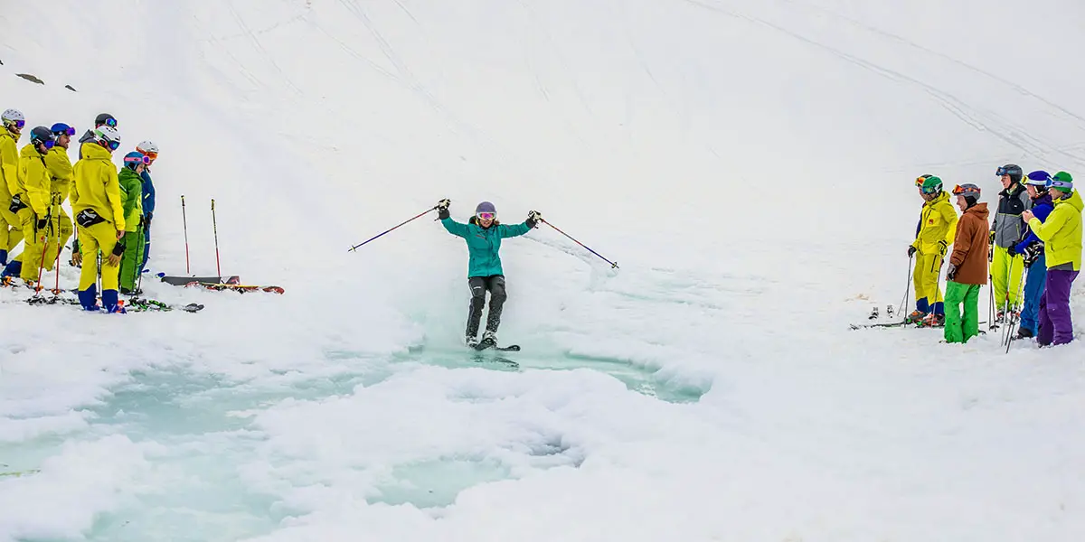 Produkt-Testerin julieell beim Ski-Surfen