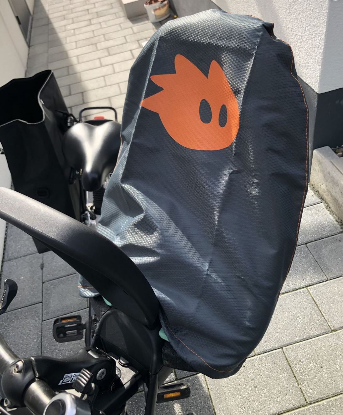 mit dem Gesicht zum Lenker wird zu viel Sitzfläche frei