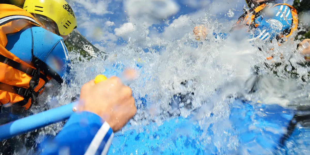 Action beim Rafting auf der Ötz in Tirol mit faszinatur