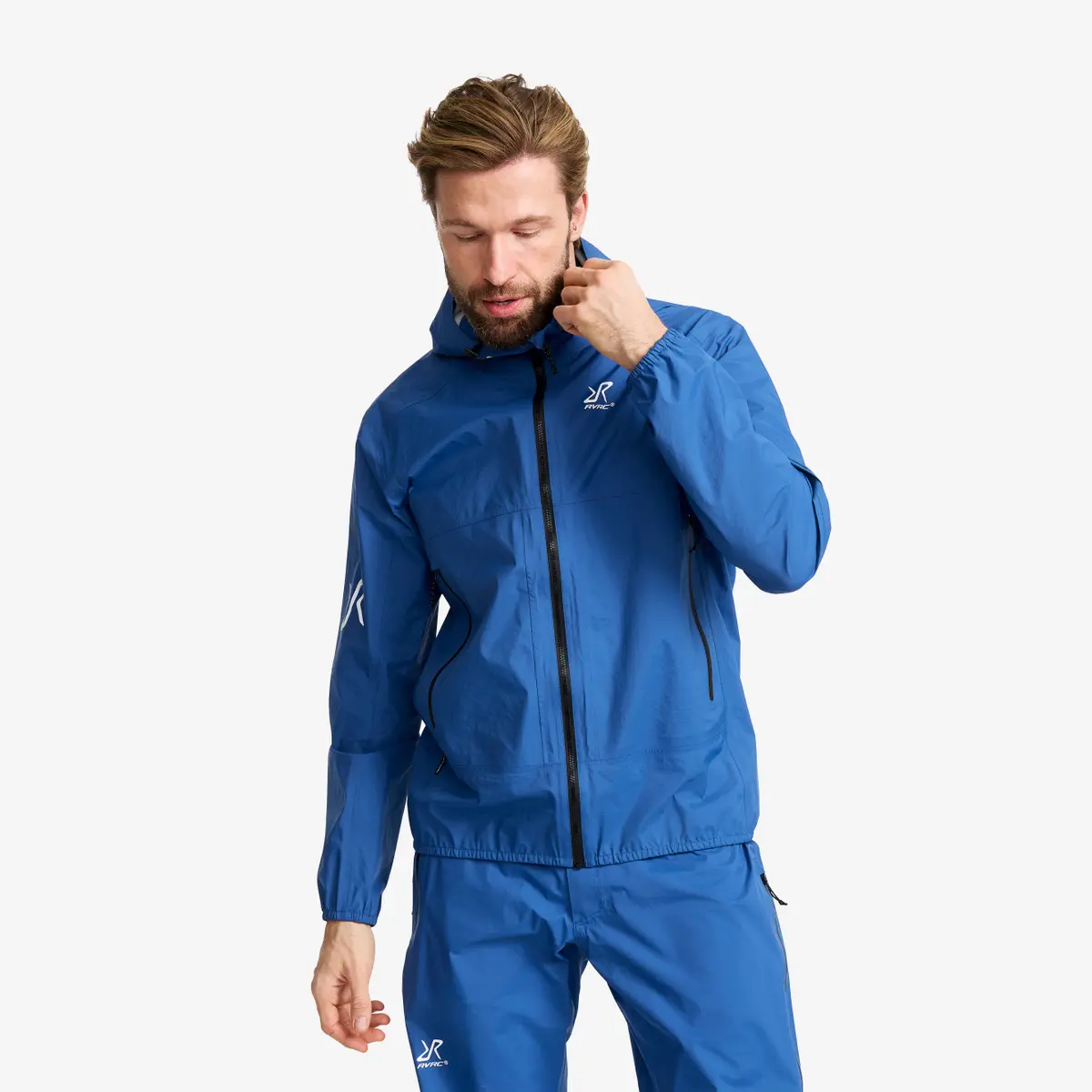 Der kompetente OUTSIDEstories-Test: REVOLUTION RACE Arcade 3L Lightweight Jacket - Hardshelljacke, Herren