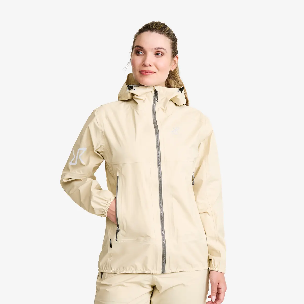 Der kompetente OUTSIDEstories-Test: REVOLUTION RACE Arcade 3L Lightweight Jacket - Hardshelljacke, Damen
