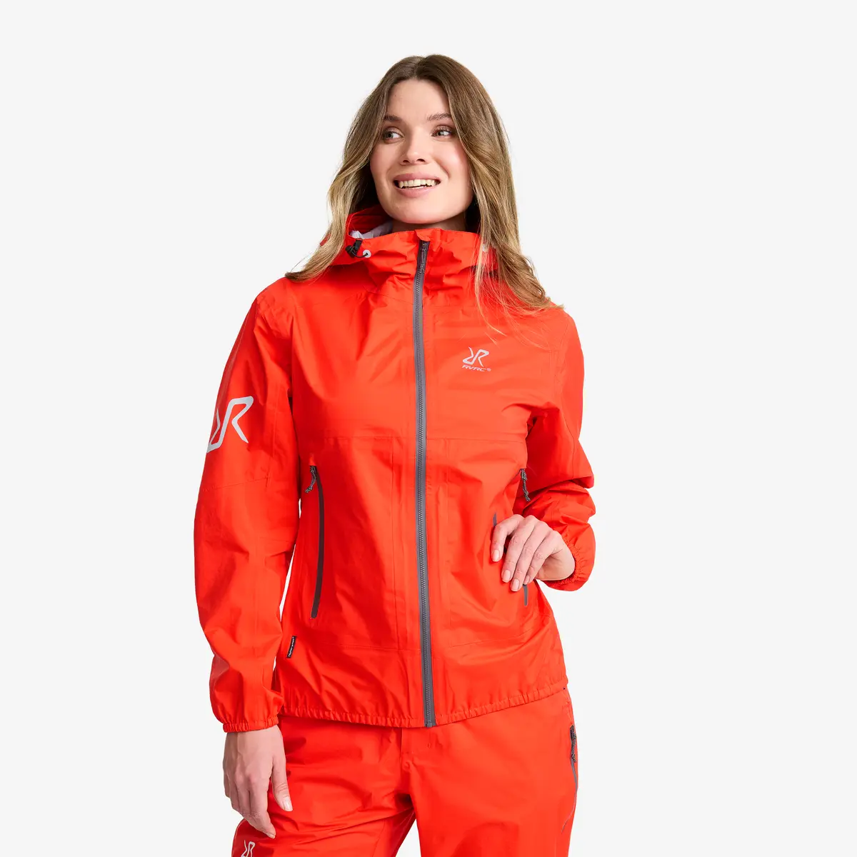 Der kompetente OUTSIDEstories-Test: REVOLUTION RACE Arcade 3L Lightweight Jacket - Hardshelljacke, Damen