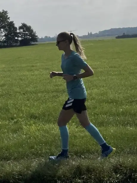 Taunässe dringt durch den Schuh oben