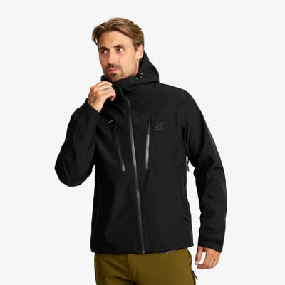 Der kompetente OUTSIDEstories-Test: REVOLUTION RACE Silence Proshell 3L Jacket – unschlagbare Hardshell fü...