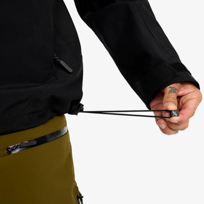 Der kompetente OUTSIDEstories-Test: REVOLUTION RACE Silence Proshell 3L Jacket – unschlagbare Hardshell fü...