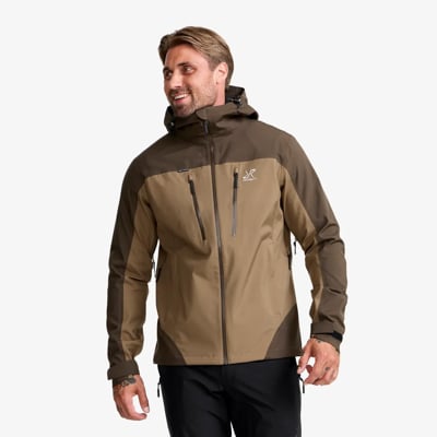 Der kompetente OUTSIDEstories-Test: REVOLUTION RACE Silence Proshell 3L Jacket – unschlagbare Hardshell fü...