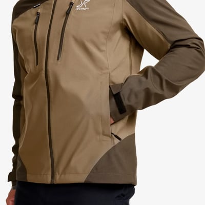 Der kompetente OUTSIDEstories-Test: REVOLUTION RACE Silence Proshell 3L Jacket – unschlagbare Hardshell fü...