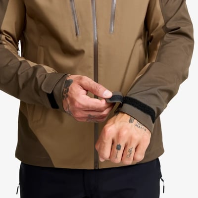 Der kompetente OUTSIDEstories-Test: REVOLUTION RACE Silence Proshell 3L Jacket – unschlagbare Hardshell fü...