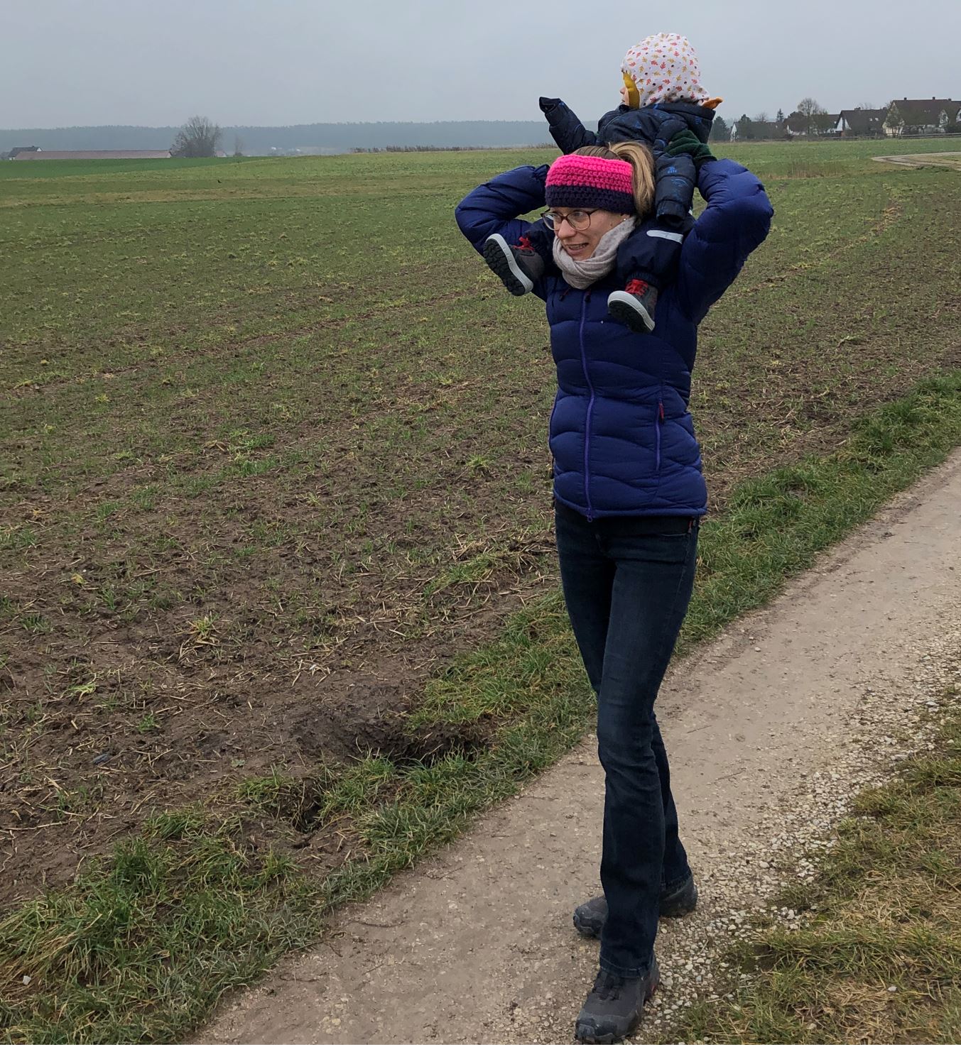 Spaziergang mit Buggy aber Sohn will auf die Schultern