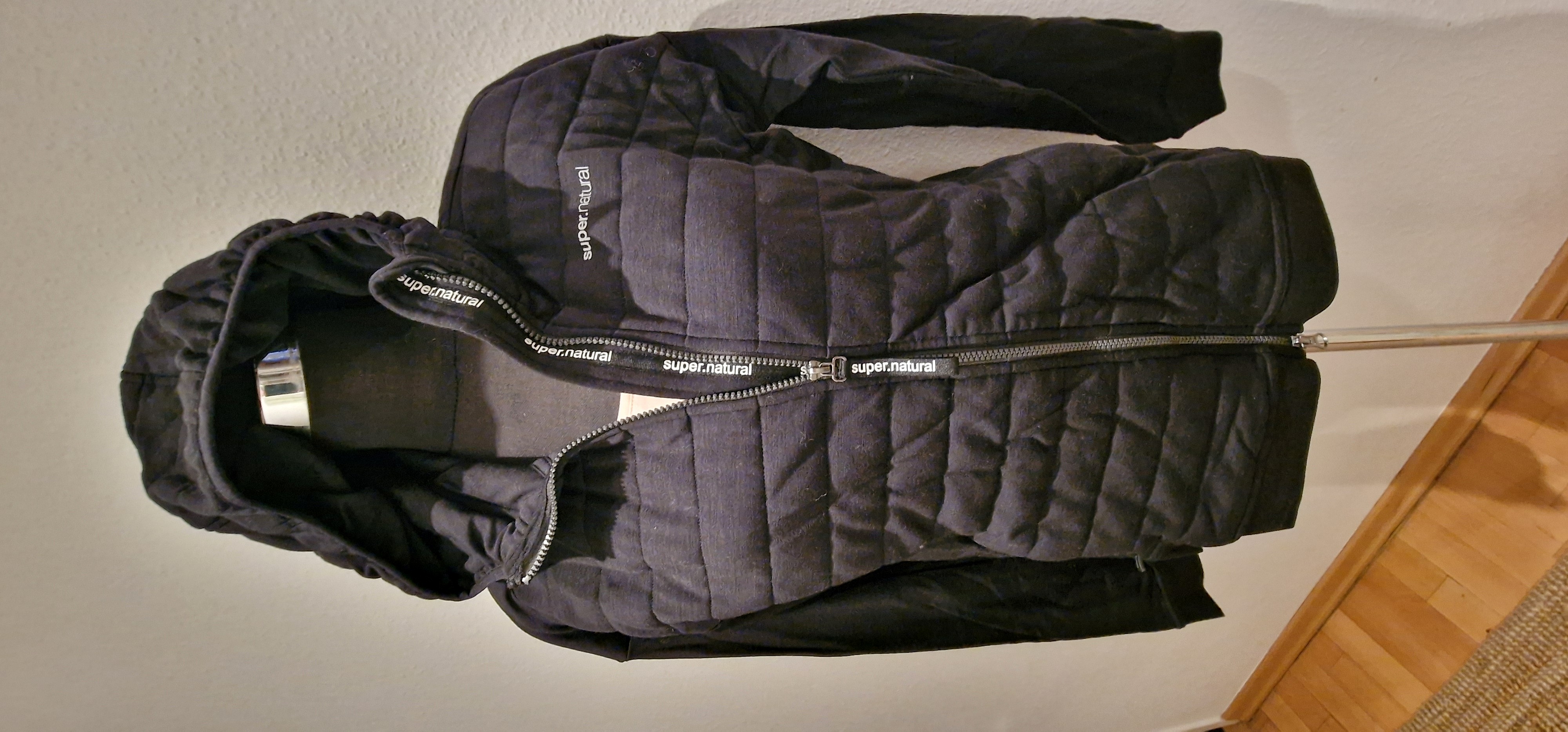 Ein moderner , urbaner Look macht die Jacke auch City- und Alltagstauglich.
