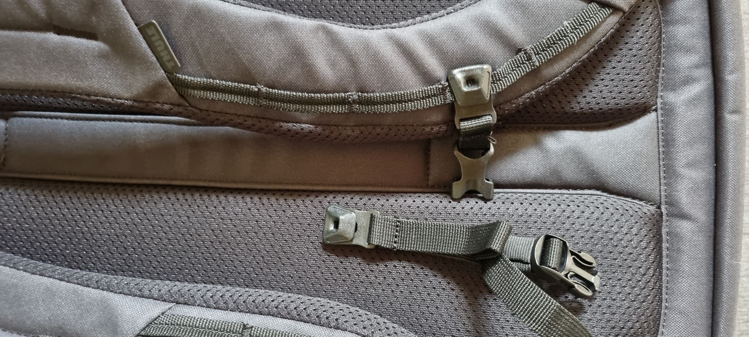 5-fach verstellbare Brustgurte, auch komplett abnehmbar.