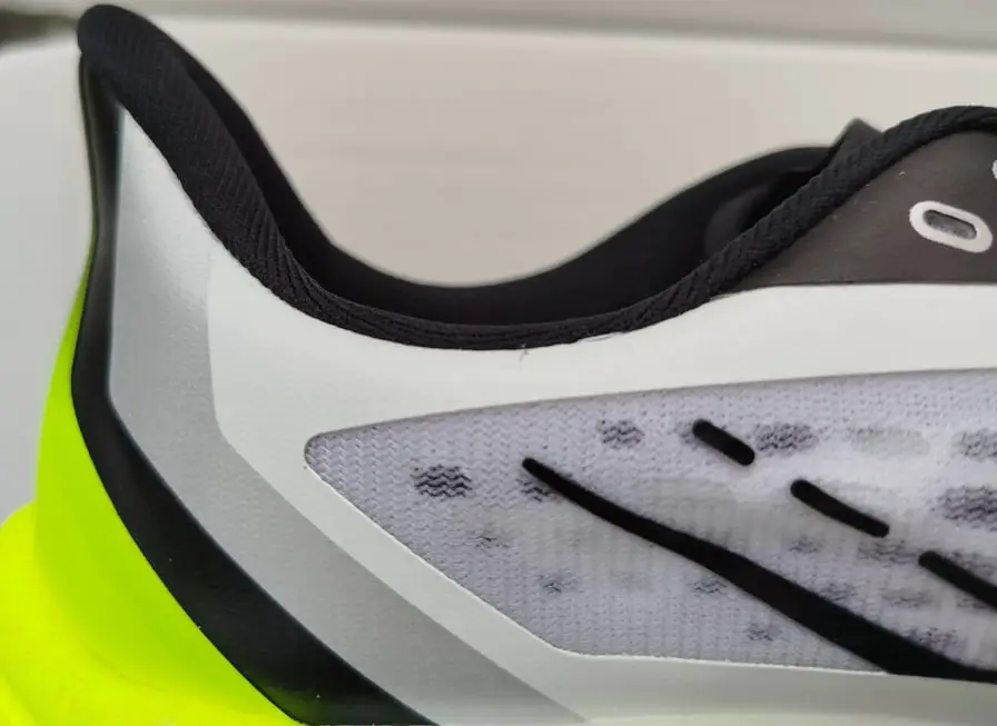 Under Armour Velociti Distance