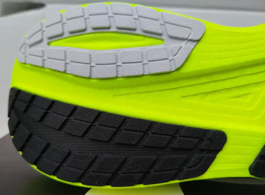 Under Armour Velociti Distance