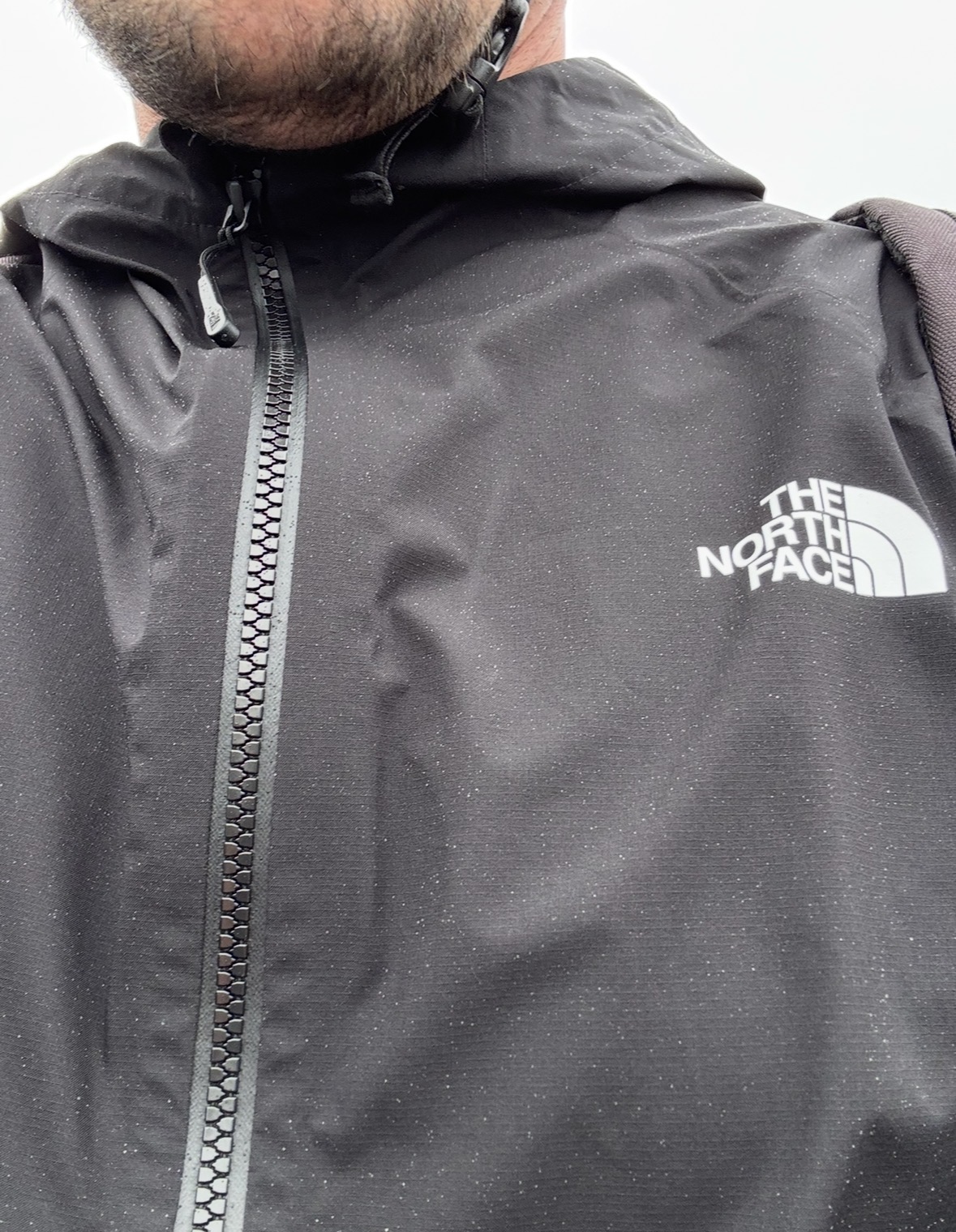 Der kompetente OUTSIDEstories-Test: Die The North Face NSE Rain Jacket 