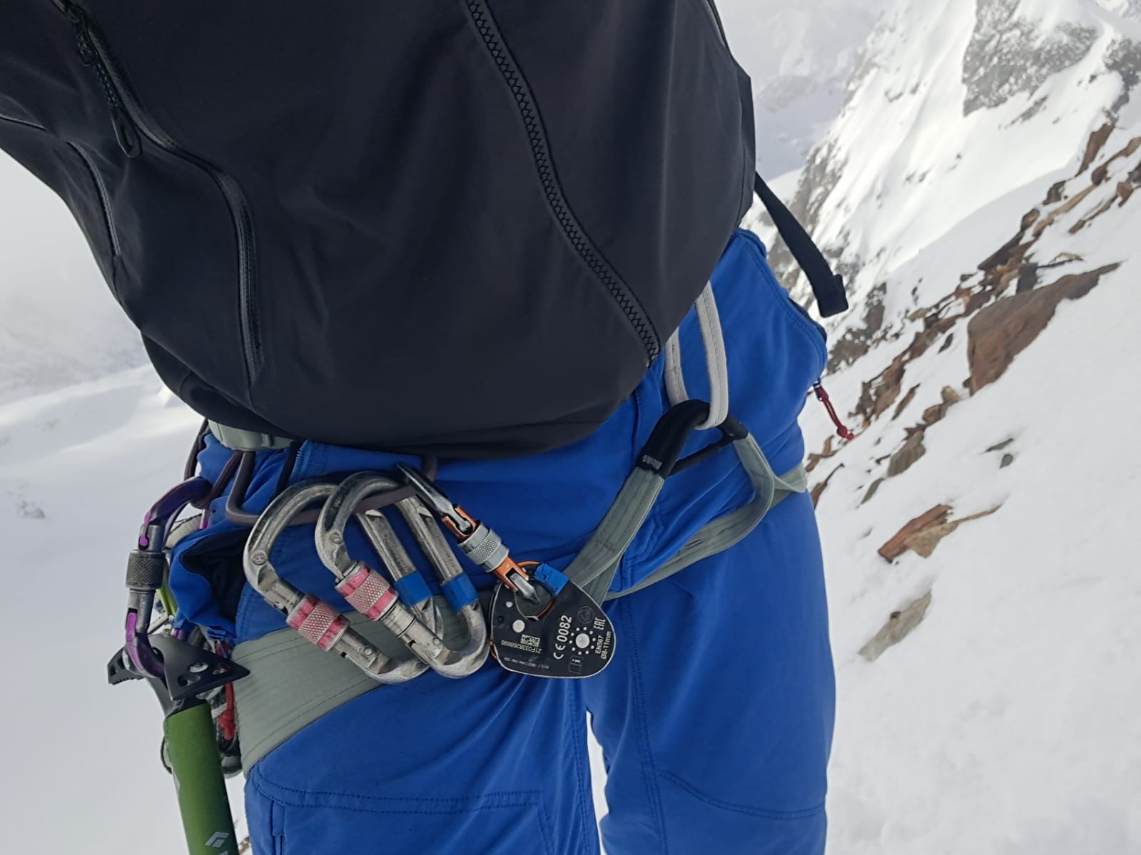 beim gipfel anstieg zum piz buin