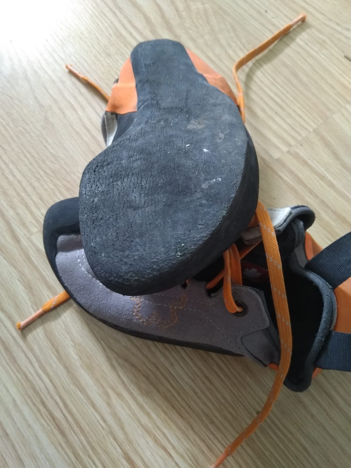 Schuhe von unten