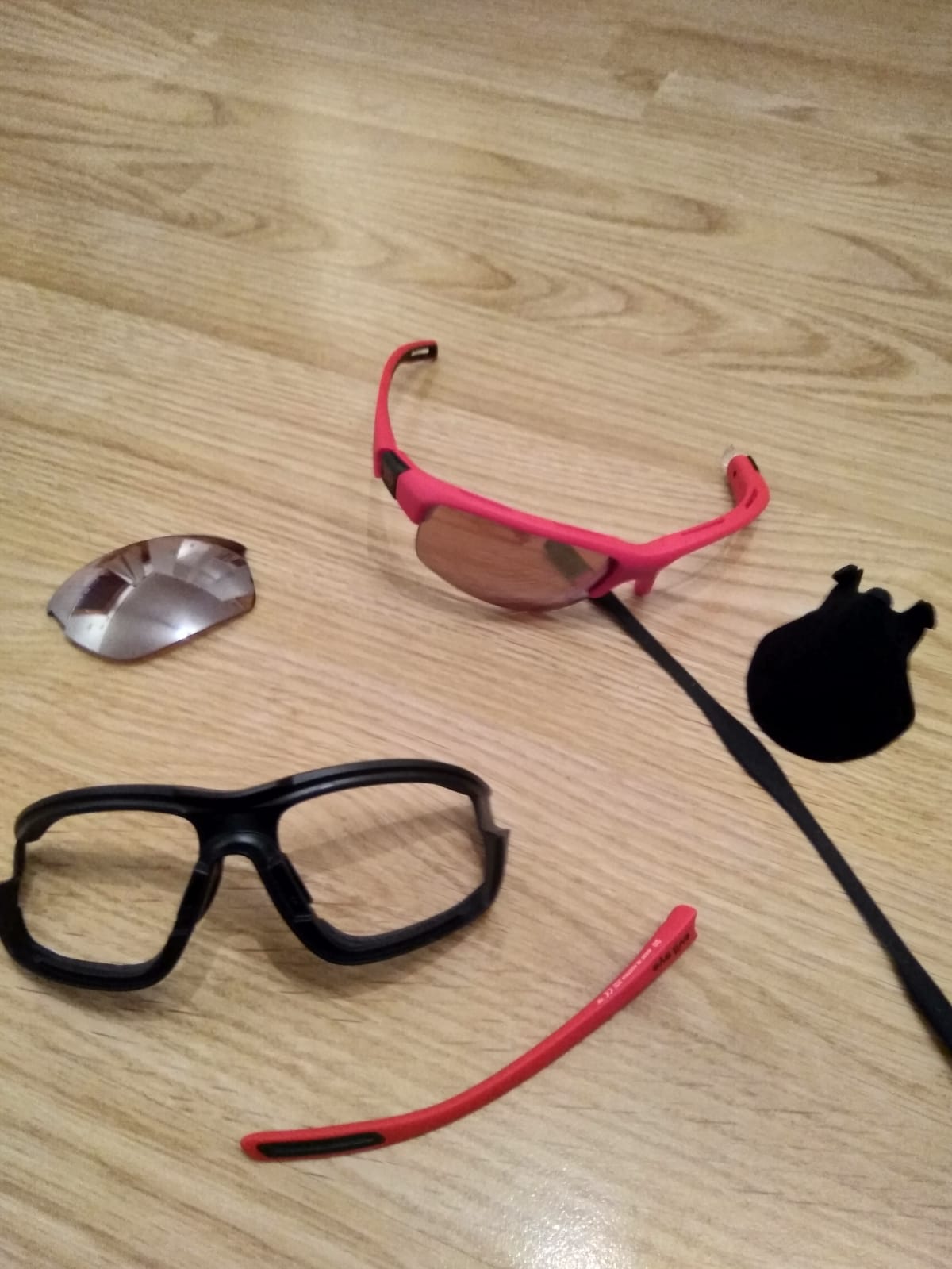 Alle Teile der Brille
