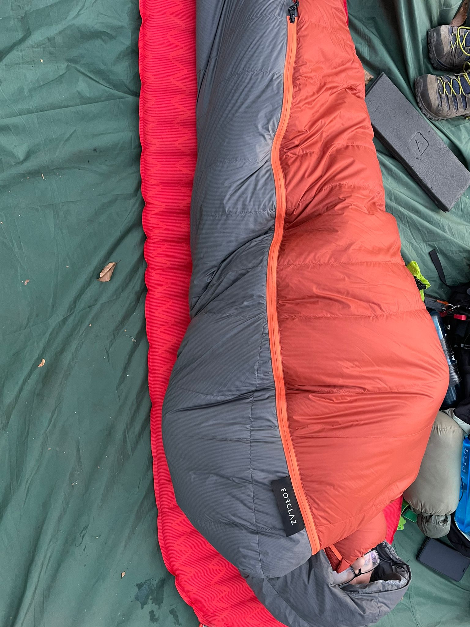 DECATHLON FORCLAZ Daunenschlafsack MT 900 Trekking 0 C - Daunenschlafsack  | OUTSIDEstories