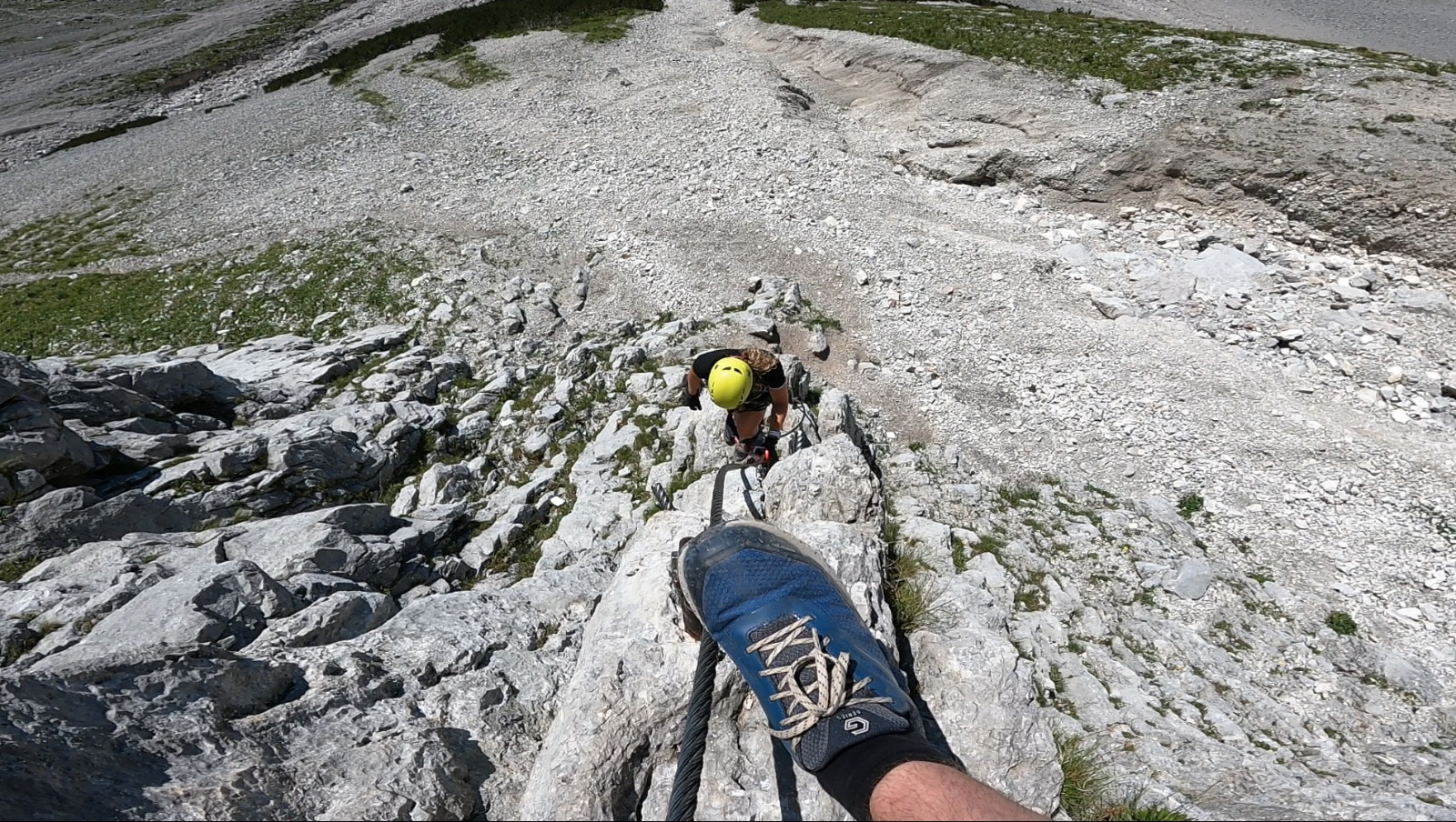 schuh am klettersteig