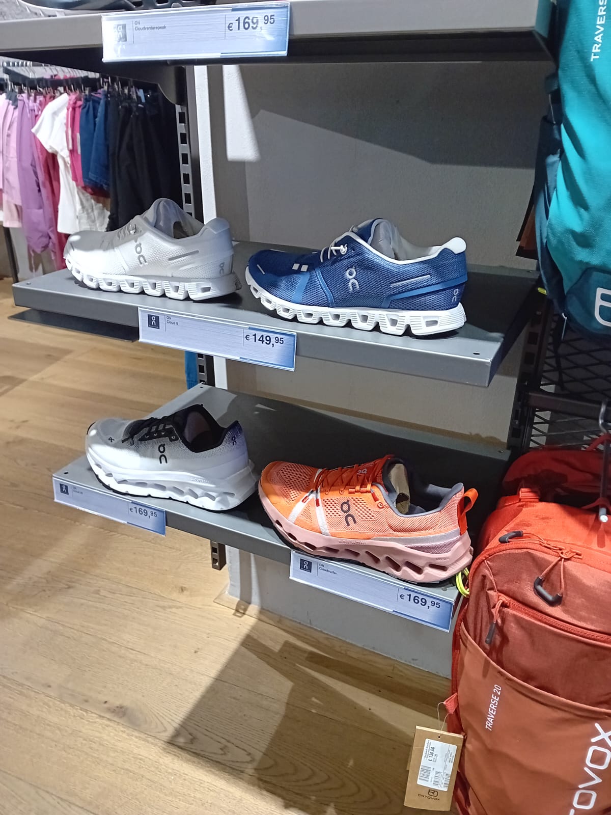 Schuhe im Geschäft