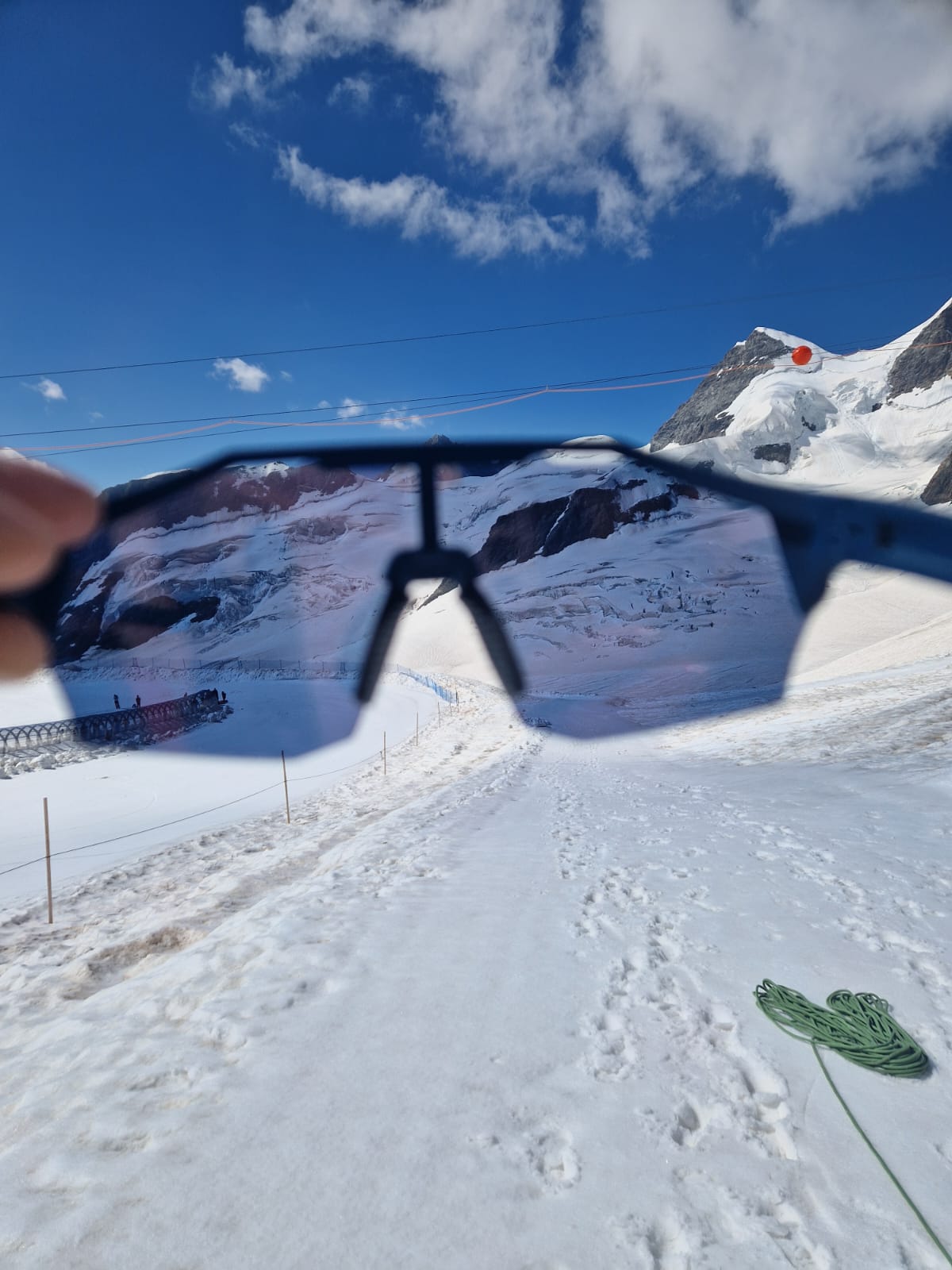 Farbwahrnehmung von Schnee durch die Brille 